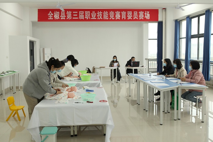10育婴员.JPG