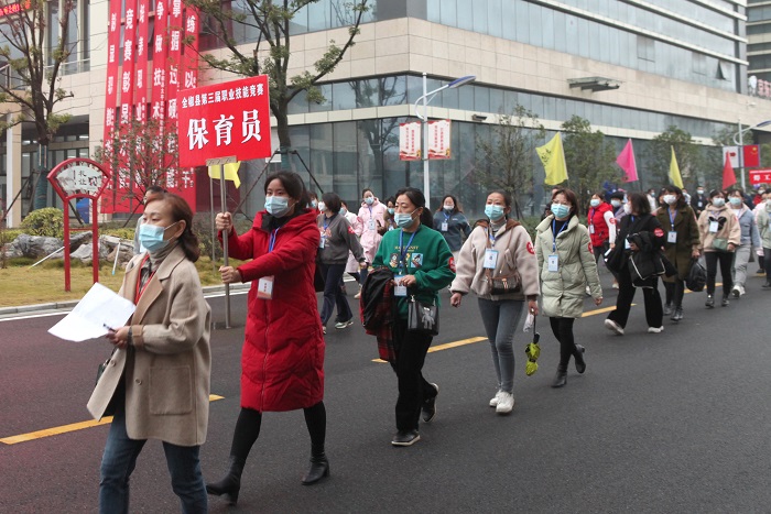 5保育员进场.JPG