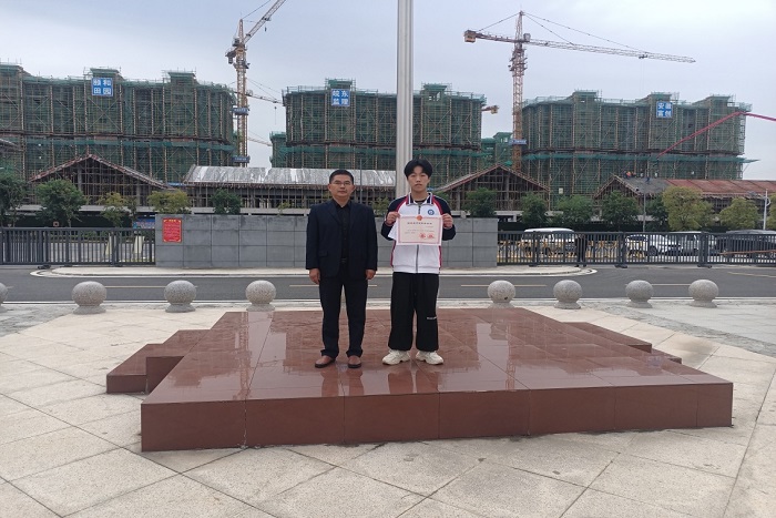 周良宇2.jpg