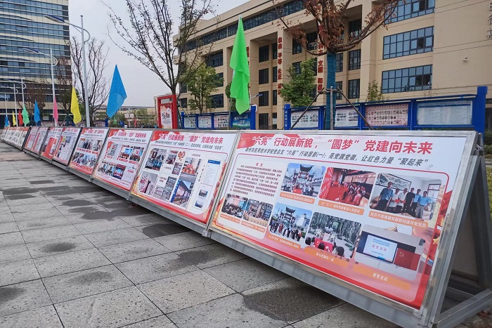 展板.jpg